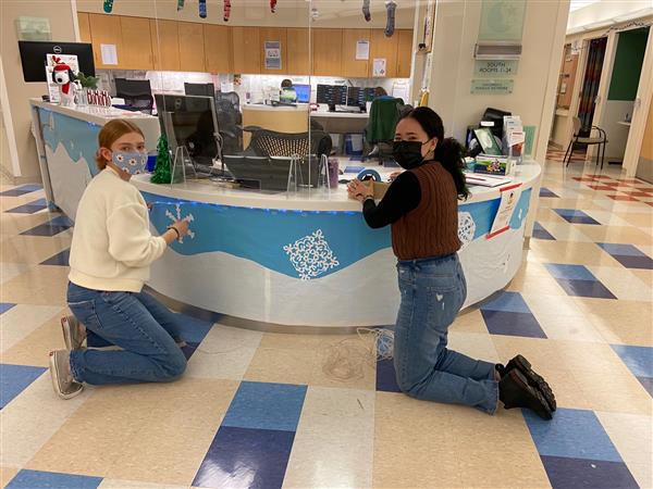 Wilsonville High School students decorate the Doernbecher's Children's Hospital.