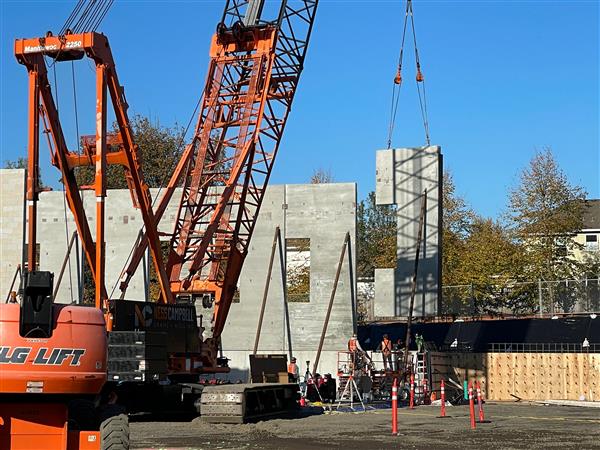Pre Cast Wall Panel on crane